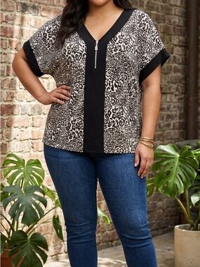 NWOT Vintage Rose Black & White Graphic V-Neck Blouse – Size 3X